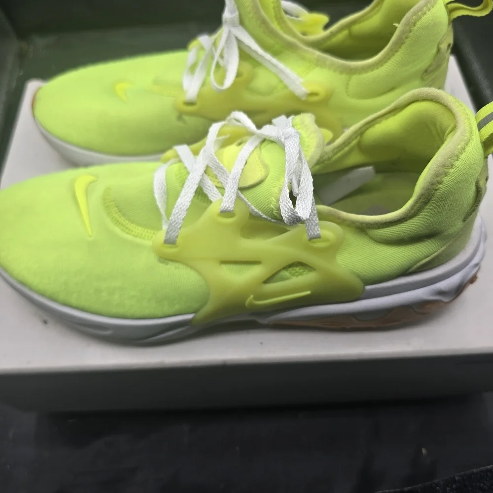 Nike Neon Green‎ Athletic Shoes